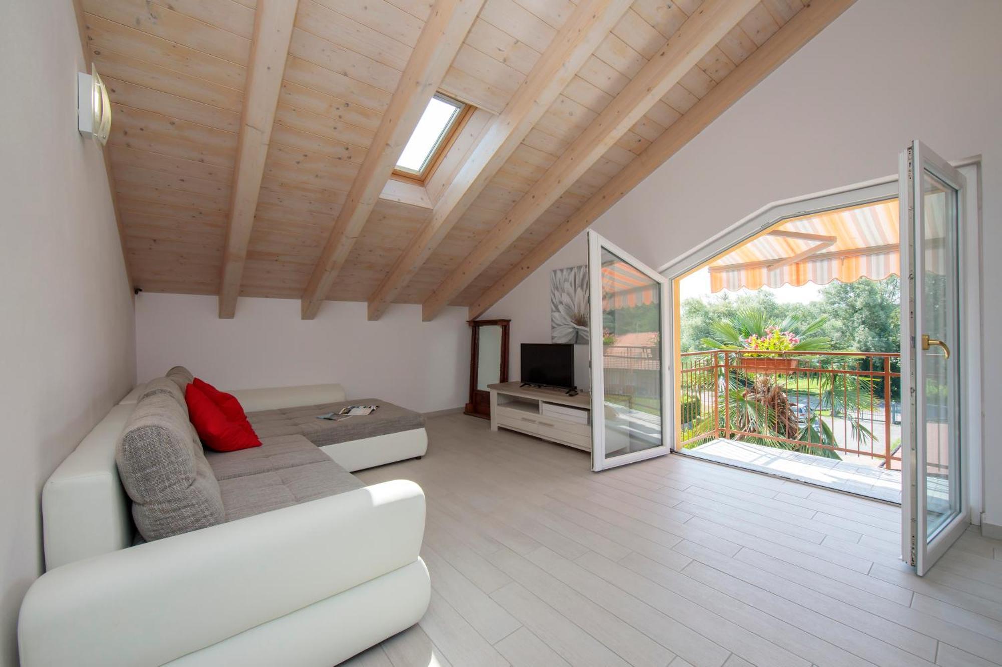 Silver Lake Apartment - Happy Rentals Angera Exterior photo